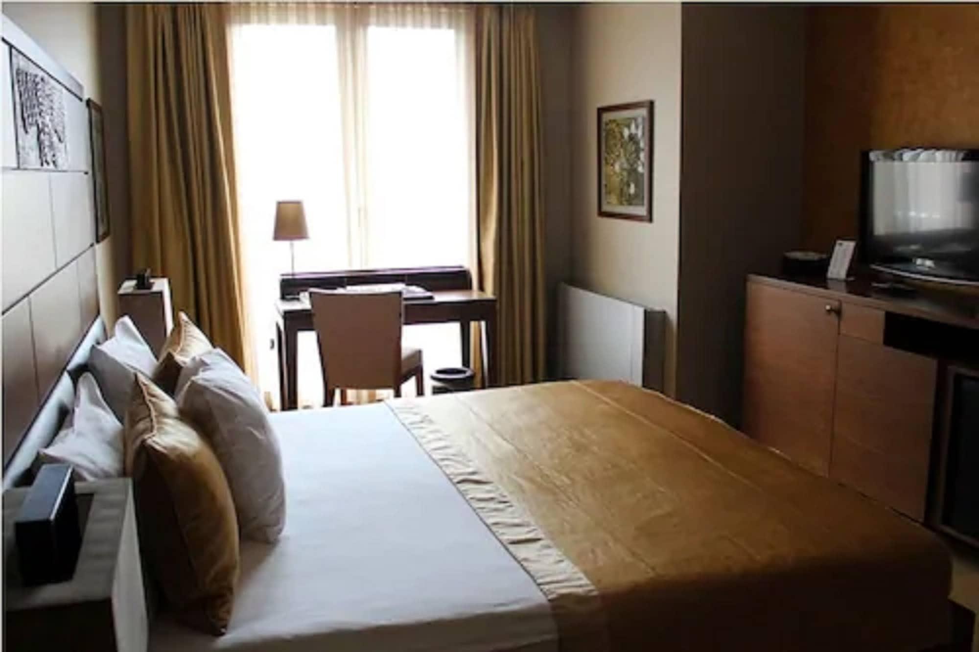 Continental Hotel Pera Istanbul Bagian luar foto